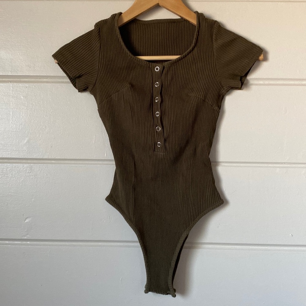 Short-Sleeve Ribbed Bodysuit Size Small